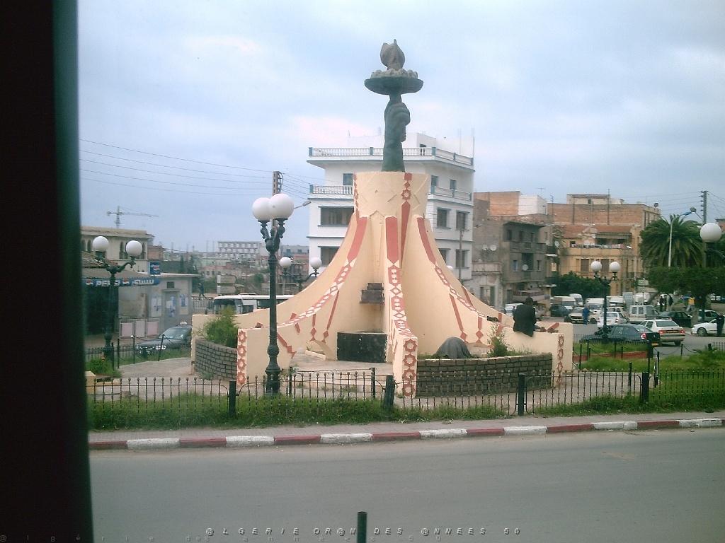 ORAN 04 2007 01 PLACE GAMBETTA.JPG